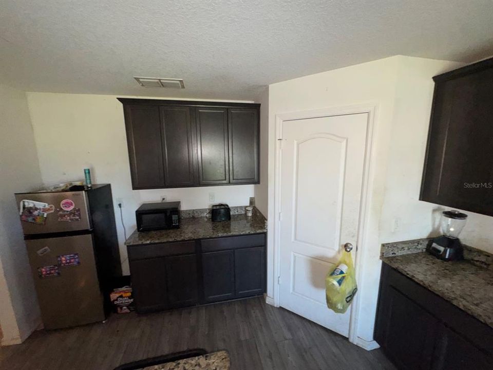 For Sale: $291,000 (5 beds, 3 baths, 1944 Square Feet)