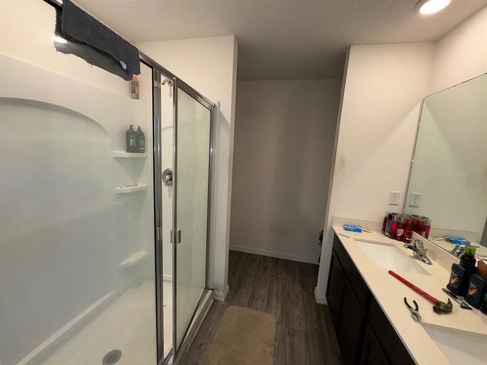 For Sale: $291,000 (5 beds, 3 baths, 1944 Square Feet)