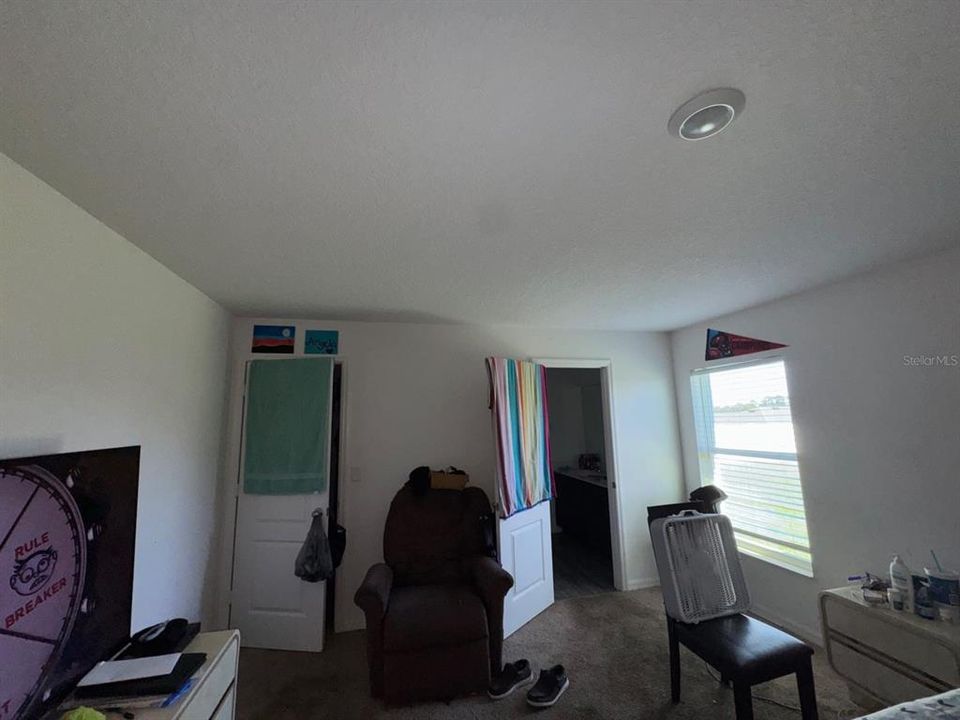 For Sale: $291,000 (5 beds, 3 baths, 1944 Square Feet)