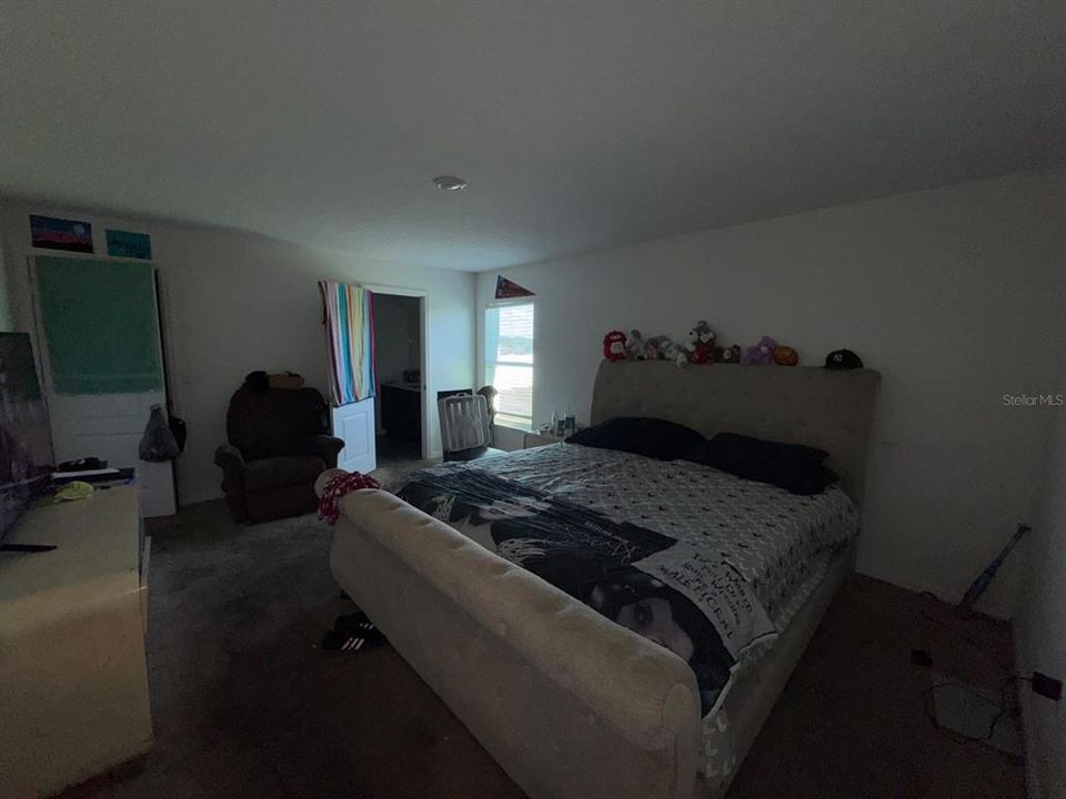 For Sale: $291,000 (5 beds, 3 baths, 1944 Square Feet)