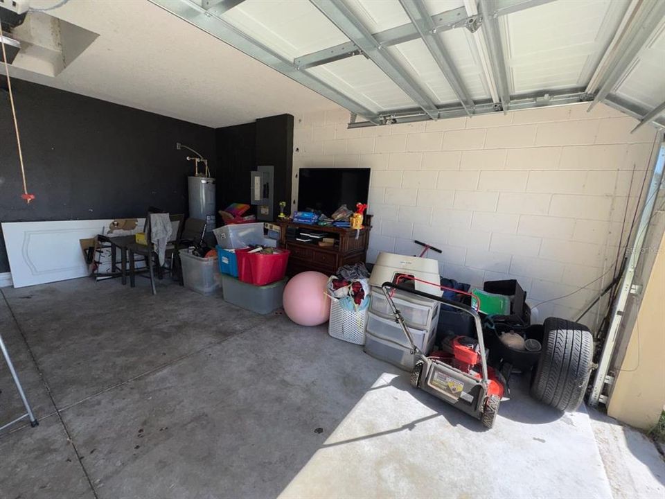 For Sale: $291,000 (5 beds, 3 baths, 1944 Square Feet)