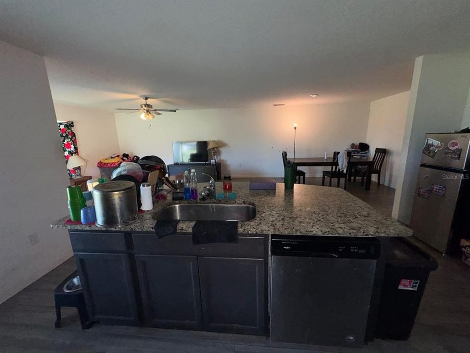For Sale: $291,000 (5 beds, 3 baths, 1944 Square Feet)