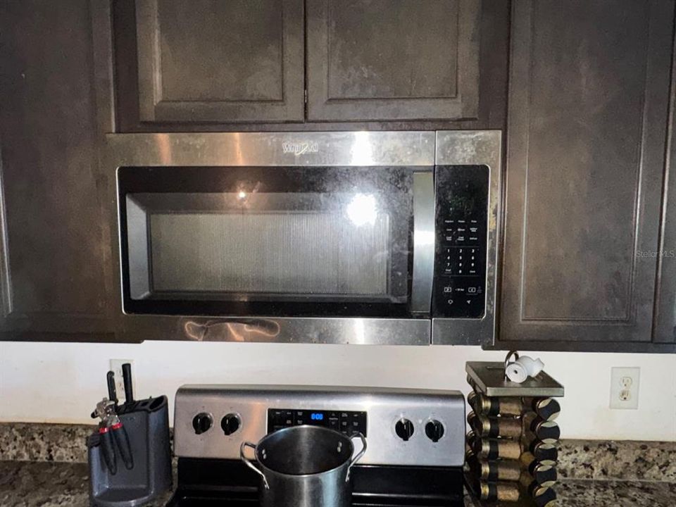 For Sale: $291,000 (5 beds, 3 baths, 1944 Square Feet)