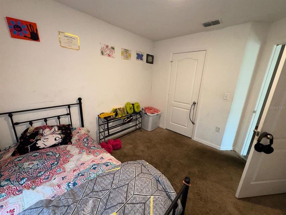 For Sale: $291,000 (5 beds, 3 baths, 1944 Square Feet)