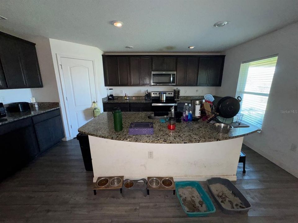 For Sale: $291,000 (5 beds, 3 baths, 1944 Square Feet)