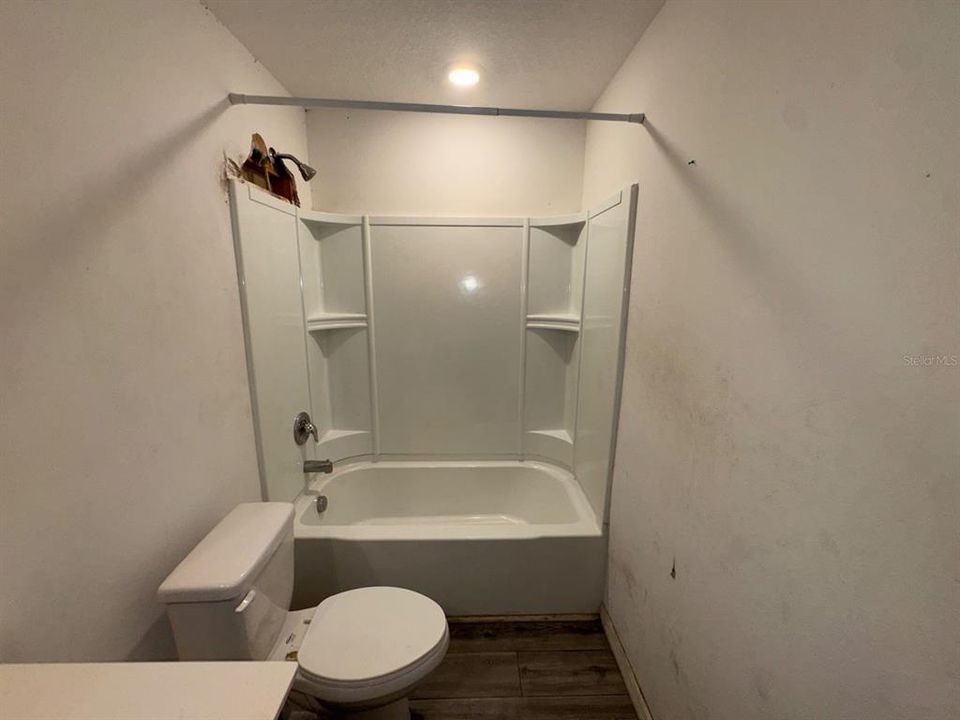 For Sale: $291,000 (5 beds, 3 baths, 1944 Square Feet)