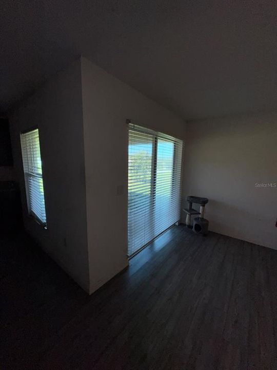 For Sale: $291,000 (5 beds, 3 baths, 1944 Square Feet)