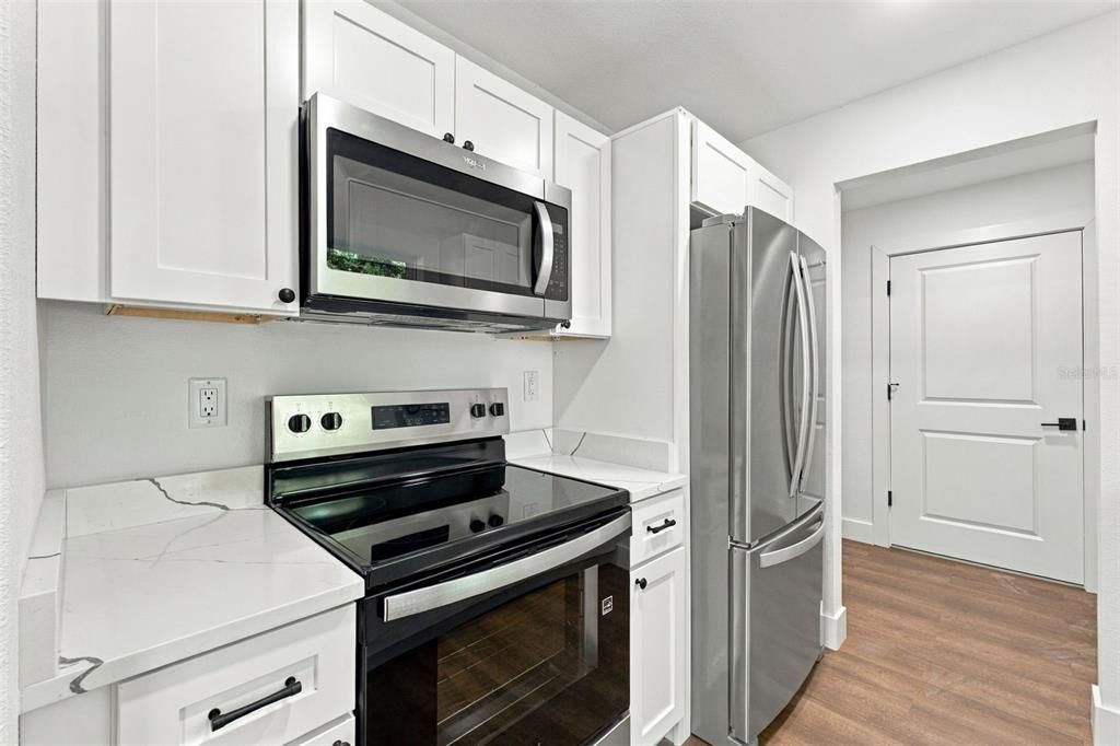 For Sale: $239,000 (2 beds, 2 baths, 1025 Square Feet)