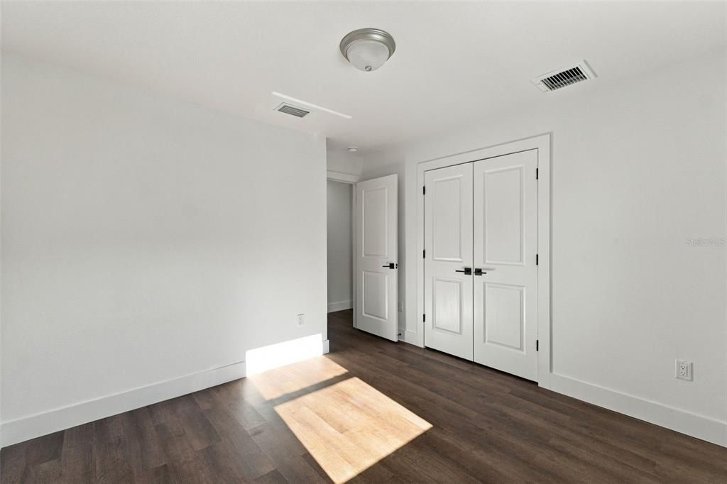 For Sale: $239,000 (2 beds, 2 baths, 1025 Square Feet)