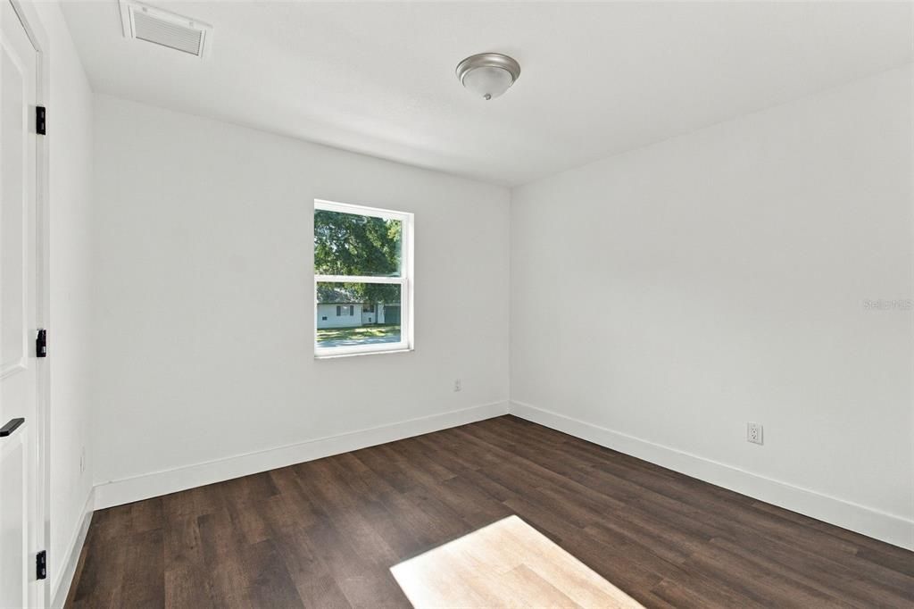 For Sale: $239,000 (2 beds, 2 baths, 1025 Square Feet)
