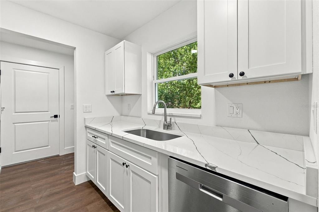 For Sale: $239,000 (2 beds, 2 baths, 1025 Square Feet)