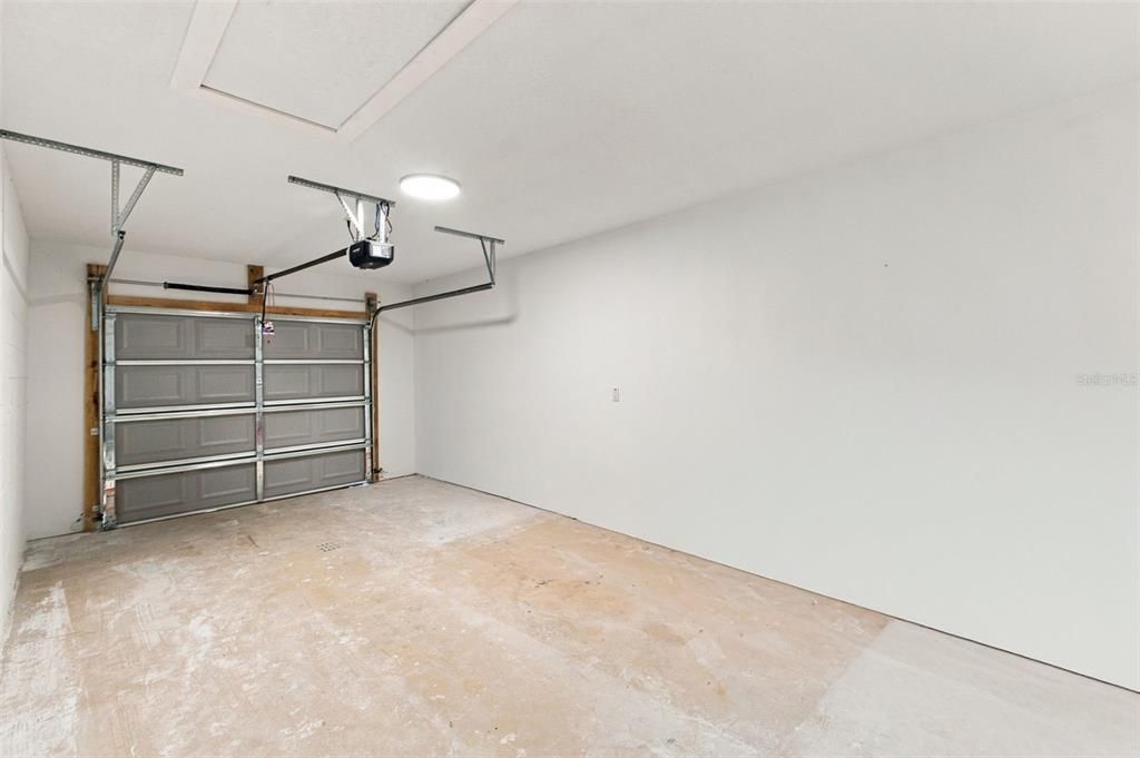 For Sale: $239,000 (2 beds, 2 baths, 1025 Square Feet)