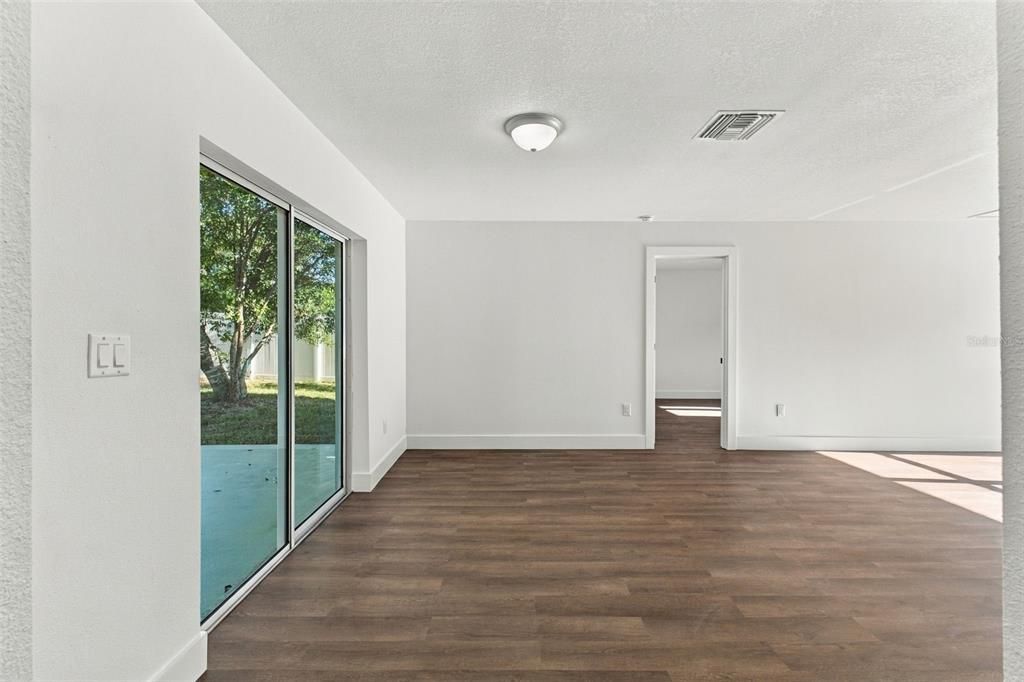 For Sale: $239,000 (2 beds, 2 baths, 1025 Square Feet)