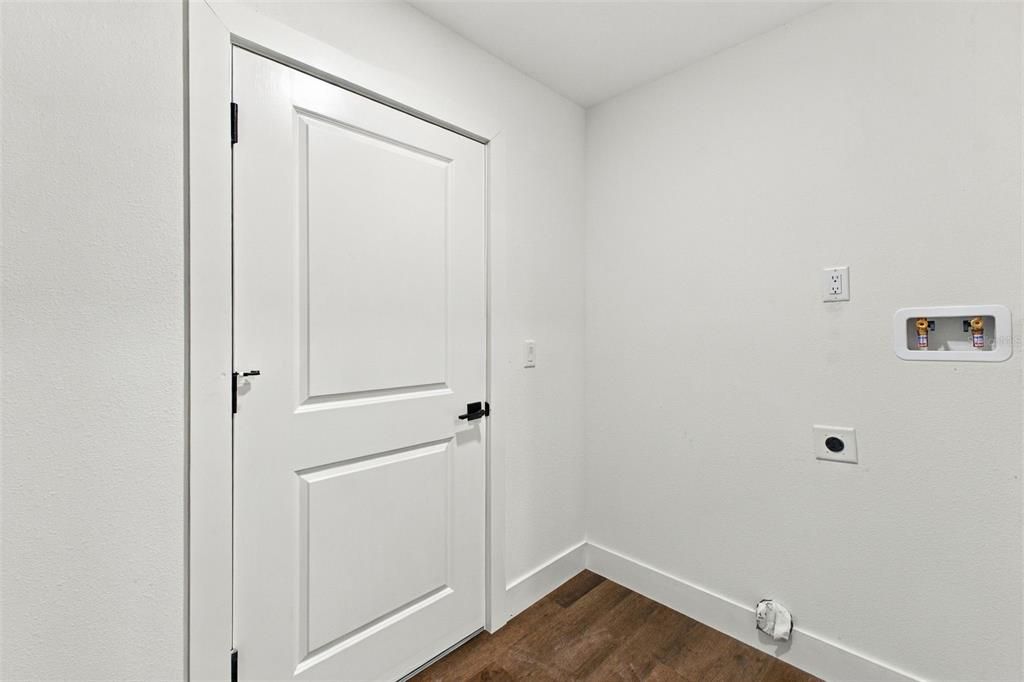 For Sale: $239,000 (2 beds, 2 baths, 1025 Square Feet)