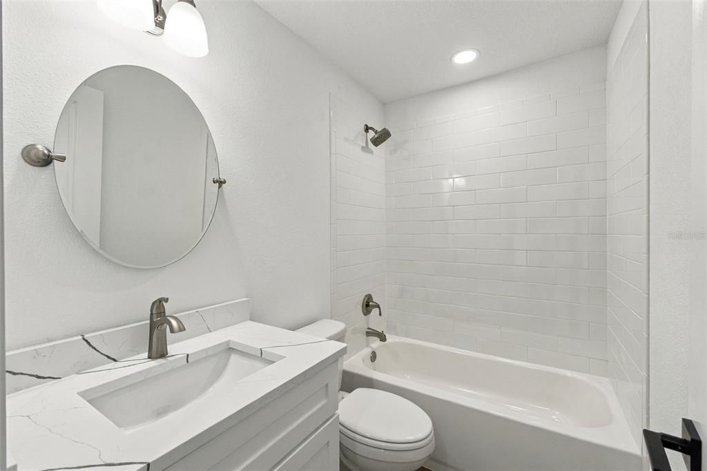 For Sale: $239,000 (2 beds, 2 baths, 1025 Square Feet)