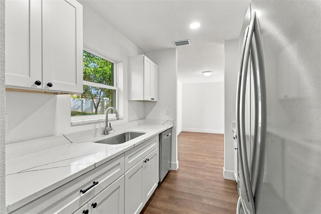 For Sale: $239,000 (2 beds, 2 baths, 1025 Square Feet)