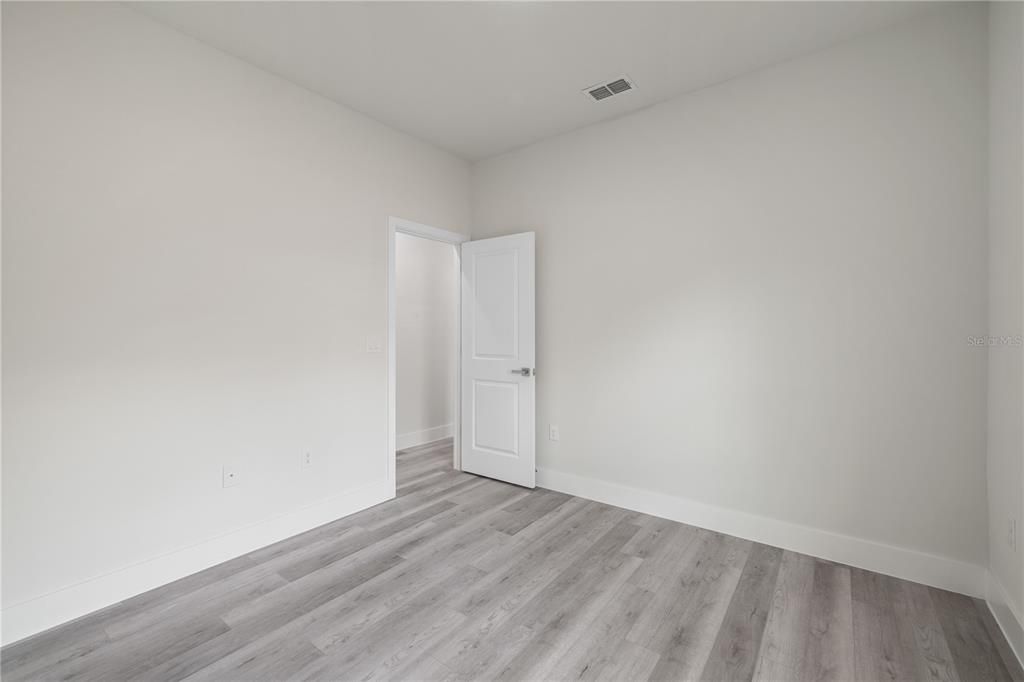 На продажу: $329,900 (4 спален, 2 ванн, 1694 Квадратных фут)