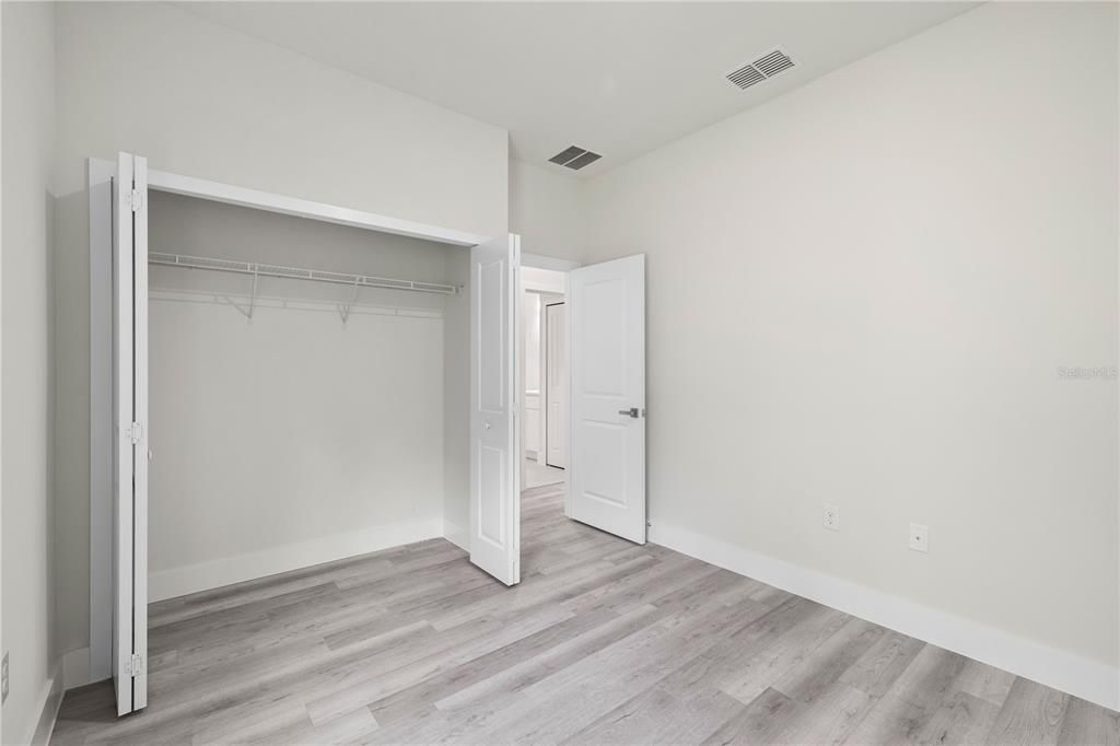 На продажу: $329,900 (4 спален, 2 ванн, 1694 Квадратных фут)
