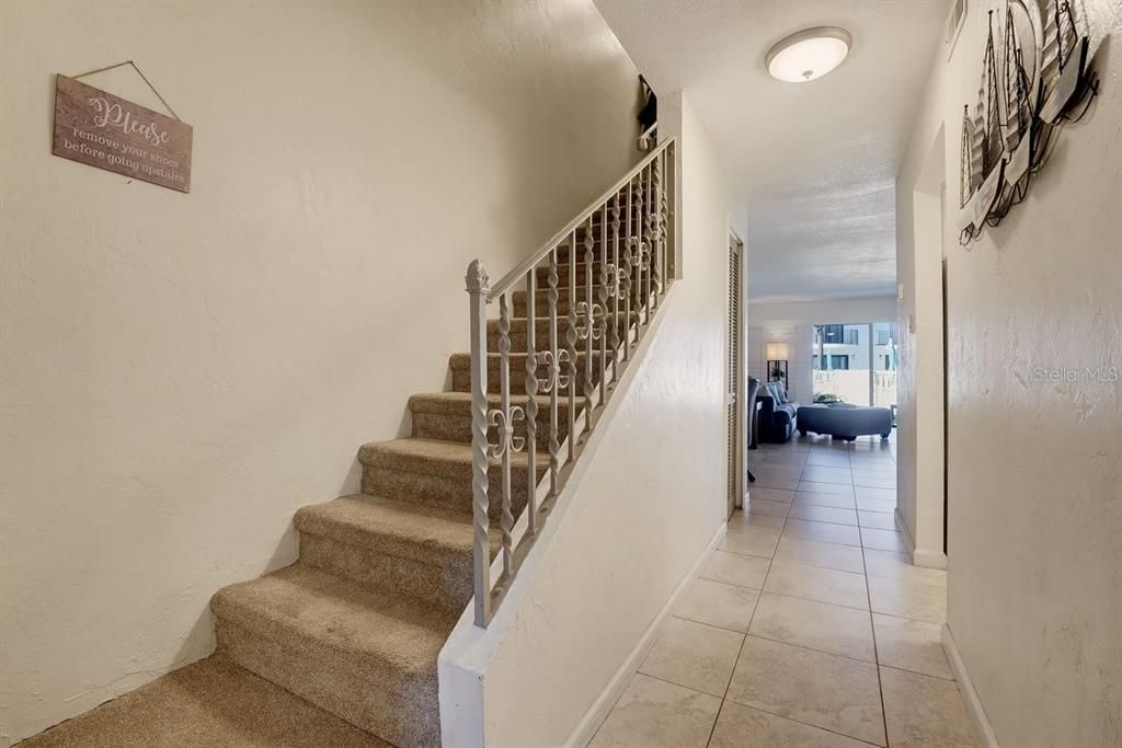 For Sale: $379,000 (2 beds, 2 baths, 1184 Square Feet)