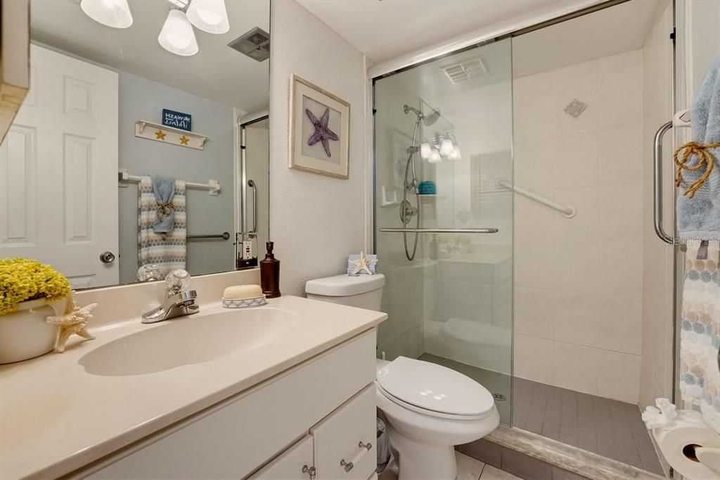 For Sale: $379,000 (2 beds, 2 baths, 1184 Square Feet)