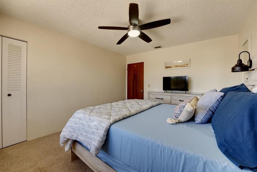 For Sale: $379,000 (2 beds, 2 baths, 1184 Square Feet)