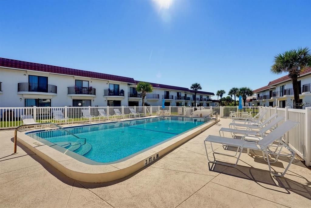 For Sale: $379,000 (2 beds, 2 baths, 1184 Square Feet)