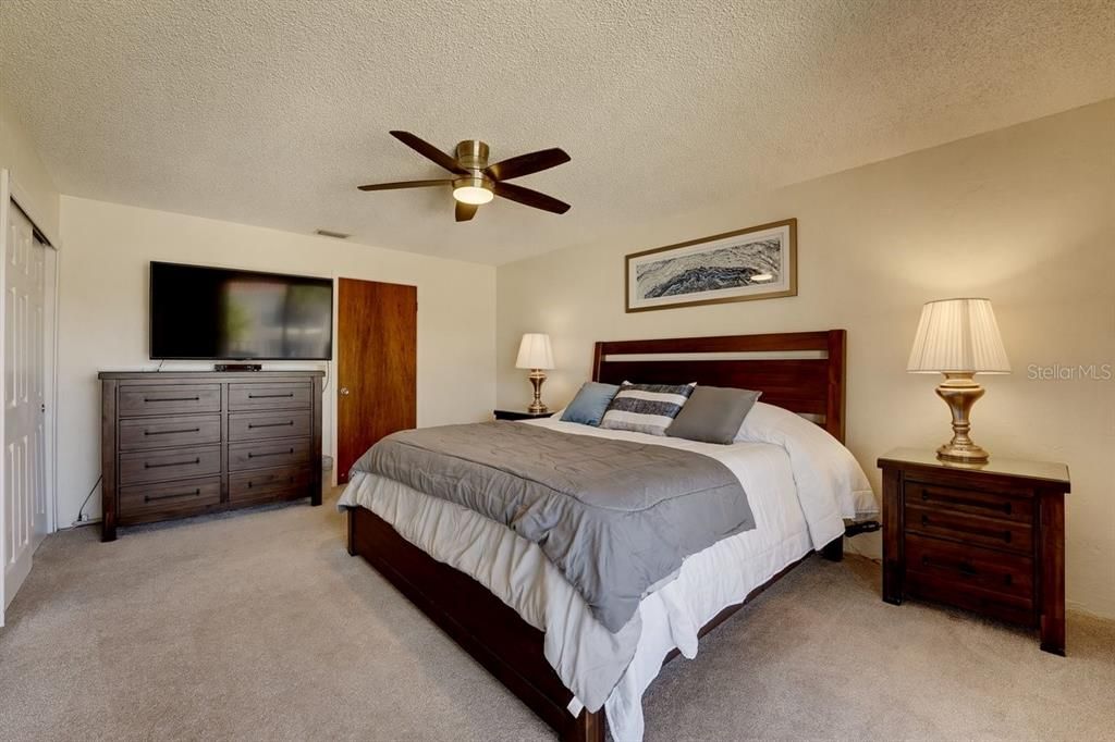 For Sale: $379,000 (2 beds, 2 baths, 1184 Square Feet)