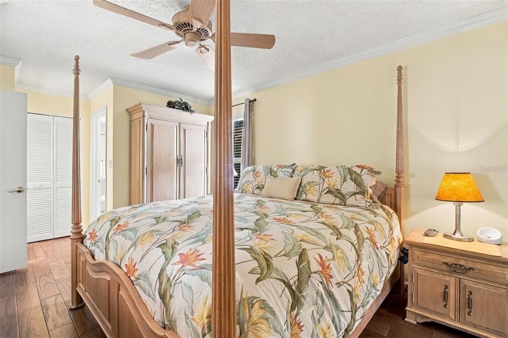 For Sale: $449,900 (2 beds, 2 baths, 1642 Square Feet)