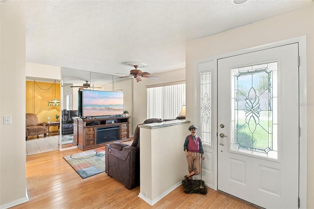 For Sale: $449,900 (2 beds, 2 baths, 1642 Square Feet)