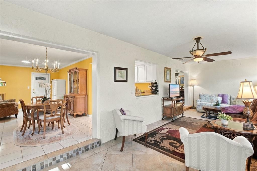 For Sale: $449,900 (2 beds, 2 baths, 1642 Square Feet)