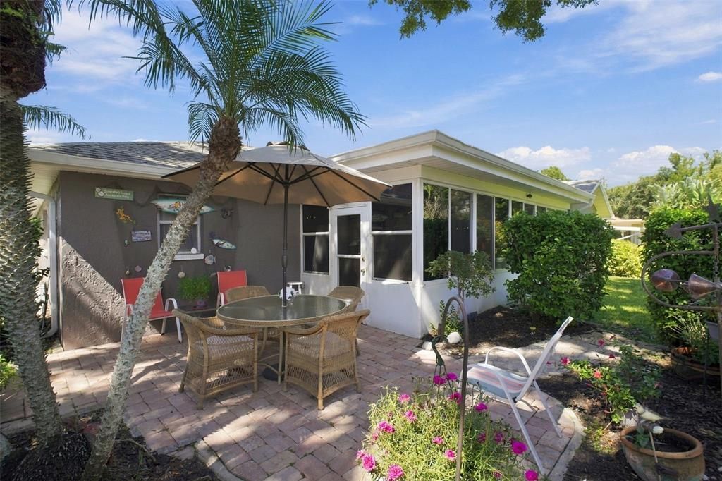 For Sale: $449,900 (2 beds, 2 baths, 1642 Square Feet)