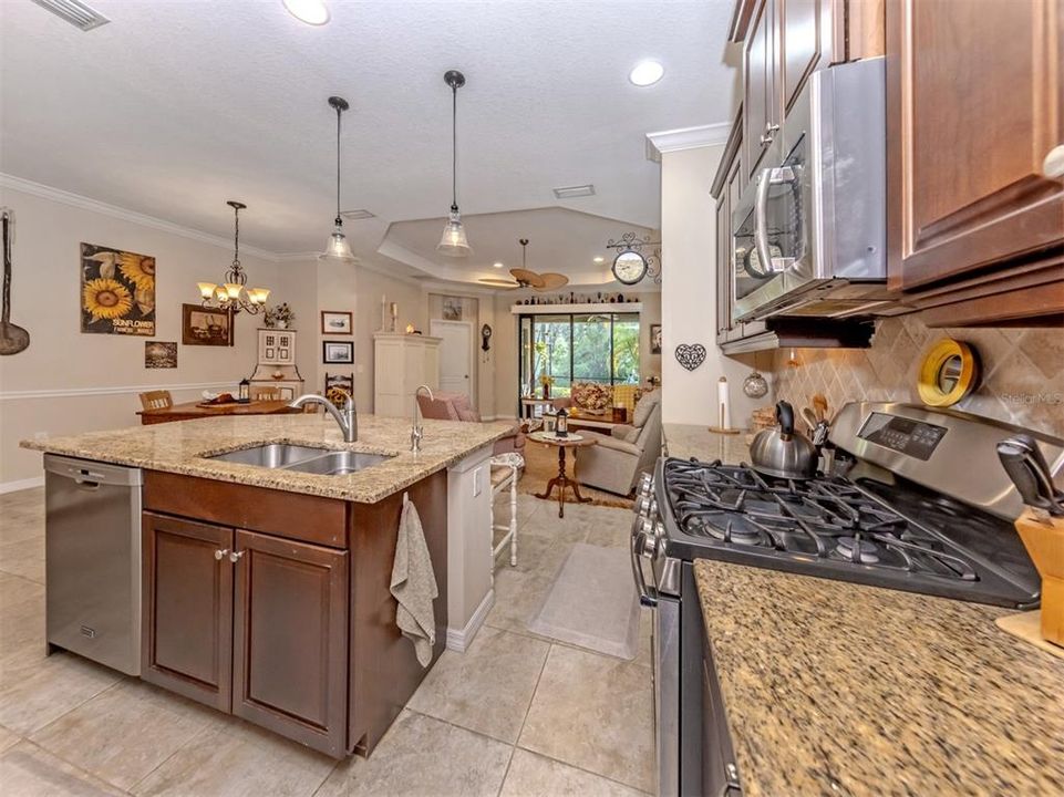 For Sale: $424,000 (2 beds, 2 baths, 1517 Square Feet)