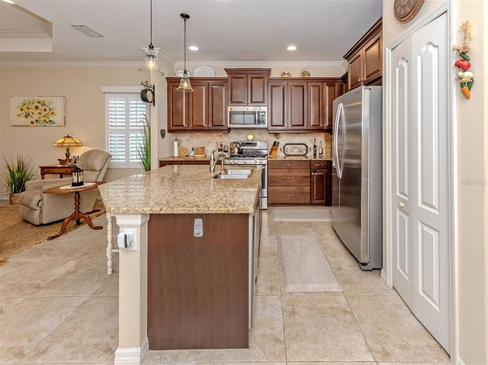 For Sale: $424,000 (2 beds, 2 baths, 1517 Square Feet)