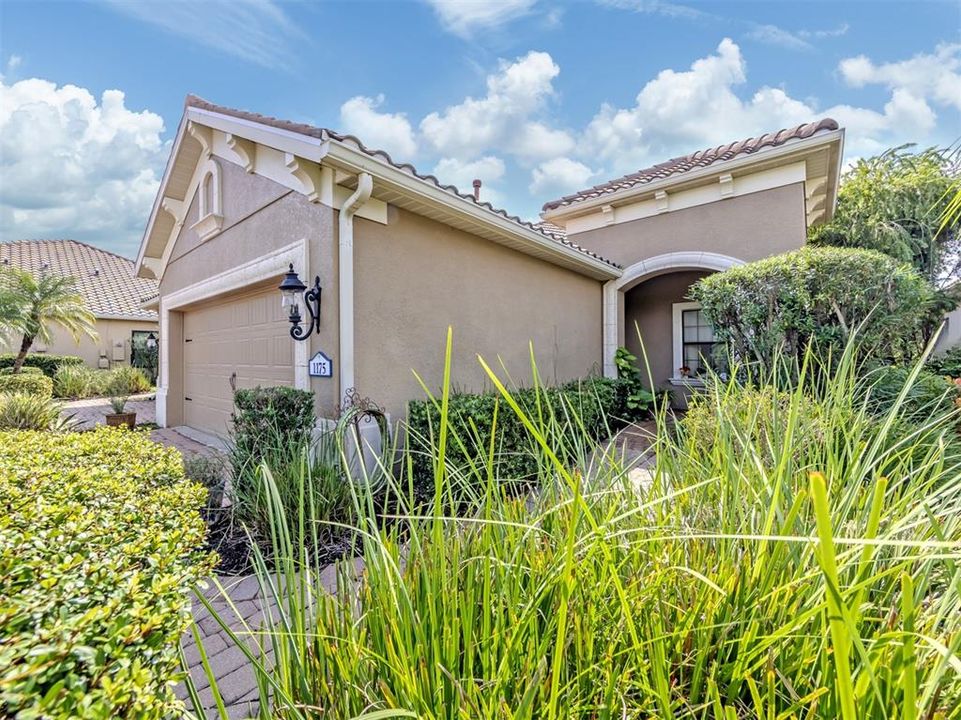 For Sale: $424,000 (2 beds, 2 baths, 1517 Square Feet)