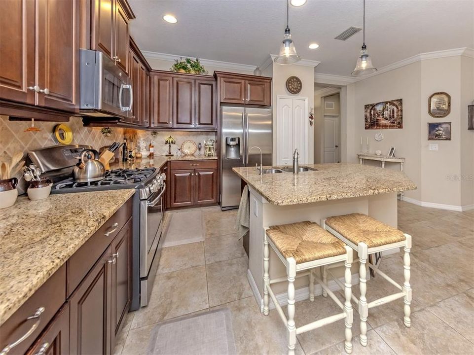 For Sale: $424,000 (2 beds, 2 baths, 1517 Square Feet)