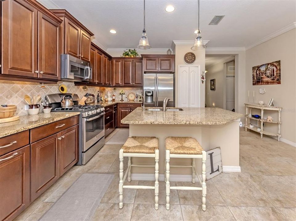 For Sale: $424,000 (2 beds, 2 baths, 1517 Square Feet)