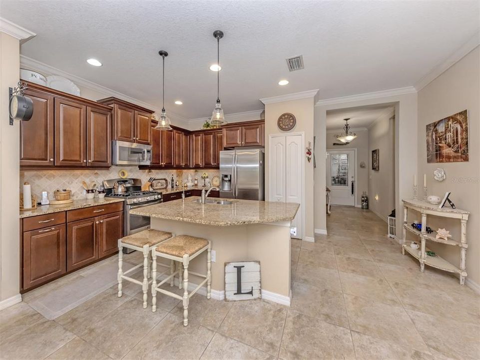 For Sale: $424,000 (2 beds, 2 baths, 1517 Square Feet)