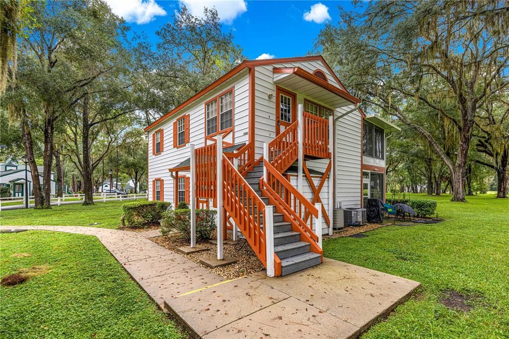For Sale: $119,000 (2 beds, 2 baths, 840 Square Feet)