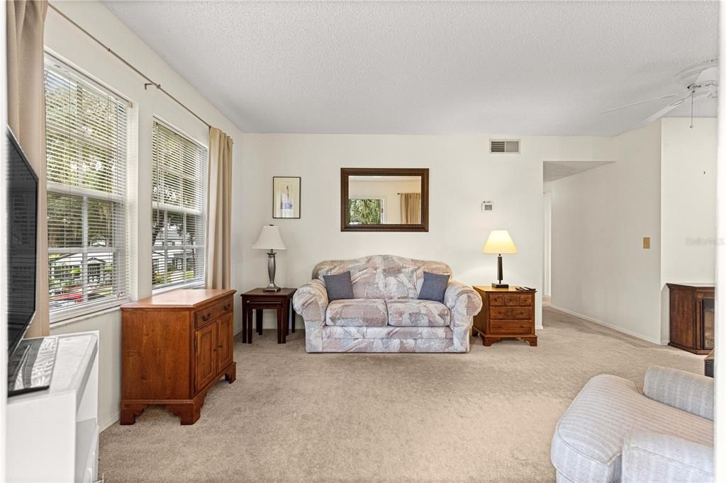 For Sale: $119,000 (2 beds, 2 baths, 840 Square Feet)