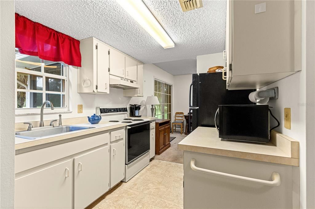 For Sale: $119,000 (2 beds, 2 baths, 840 Square Feet)