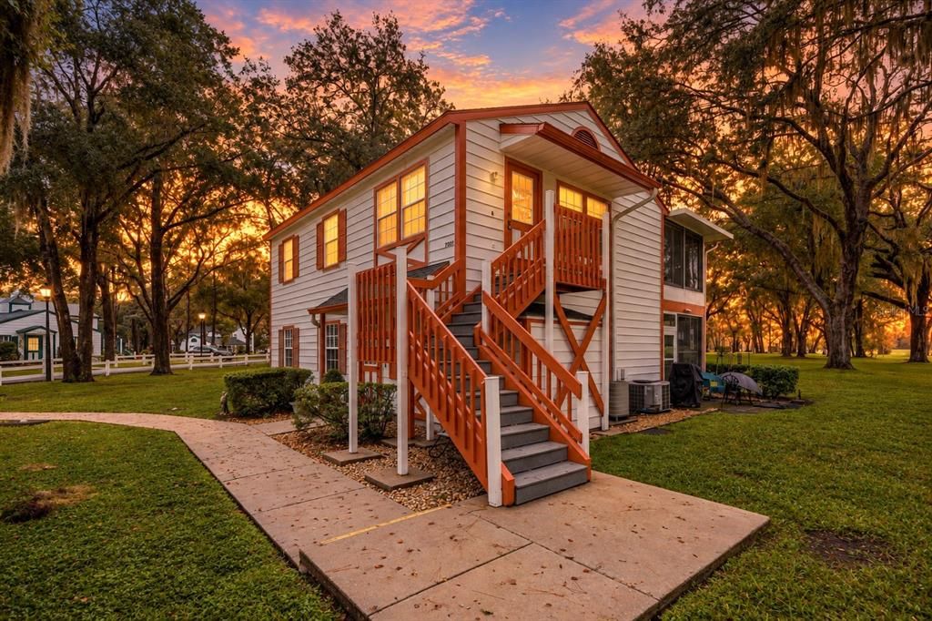 For Sale: $119,000 (2 beds, 2 baths, 840 Square Feet)