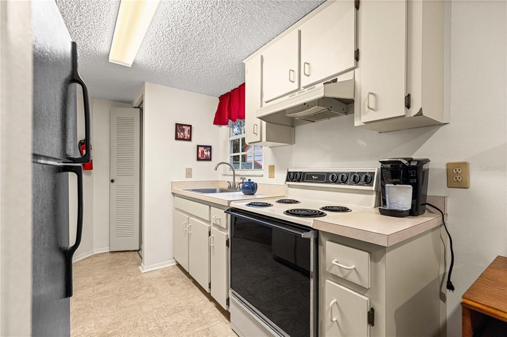 For Sale: $119,000 (2 beds, 2 baths, 840 Square Feet)