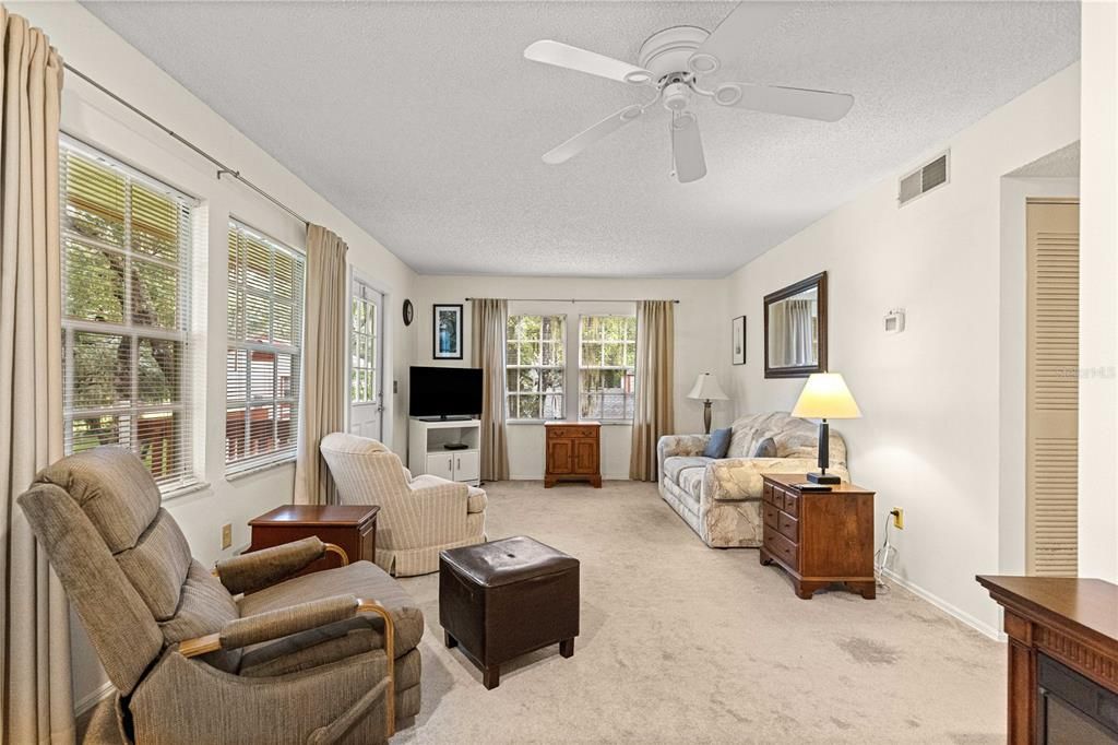 For Sale: $119,000 (2 beds, 2 baths, 840 Square Feet)