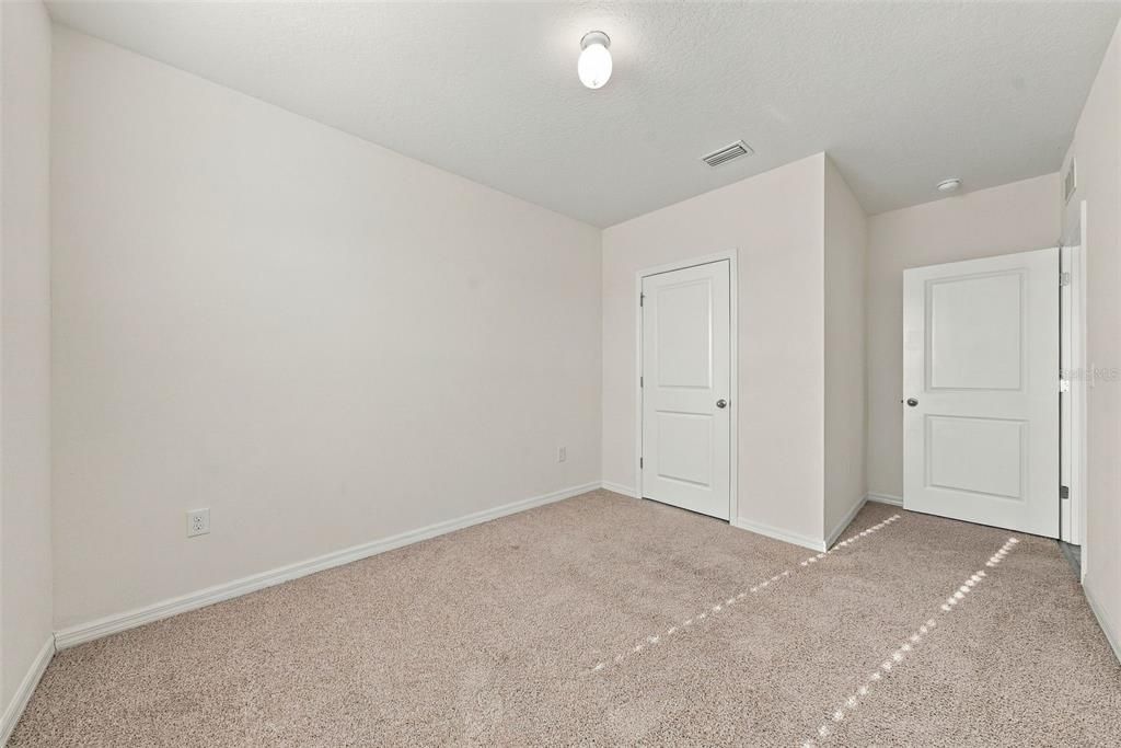 На продажу: $389,900 (4 спален, 2 ванн, 2007 Квадратных фут)