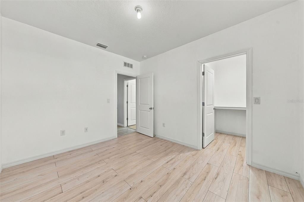 На продажу: $389,900 (4 спален, 2 ванн, 2007 Квадратных фут)