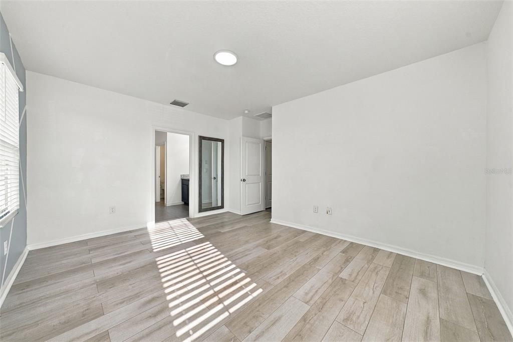 На продажу: $389,900 (4 спален, 2 ванн, 2007 Квадратных фут)