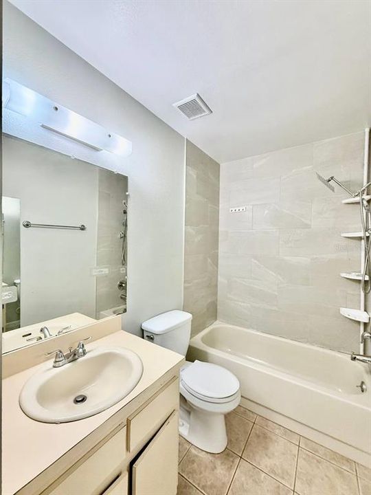 For Rent: $2,000 (3 beds, 2 baths, 1215 Square Feet)