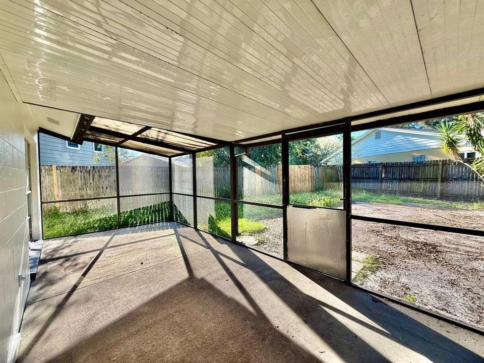 For Rent: $2,000 (3 beds, 2 baths, 1215 Square Feet)