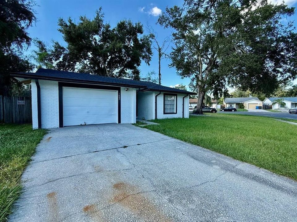 For Rent: $2,000 (3 beds, 2 baths, 1215 Square Feet)