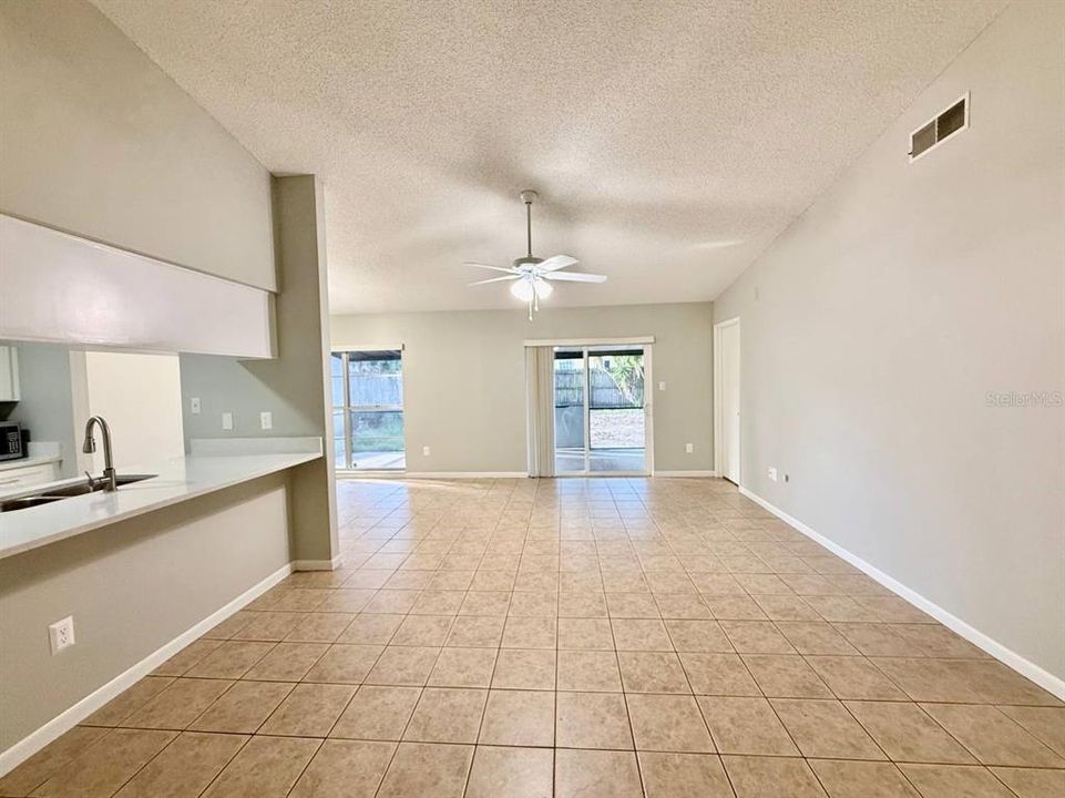 For Rent: $2,000 (3 beds, 2 baths, 1215 Square Feet)